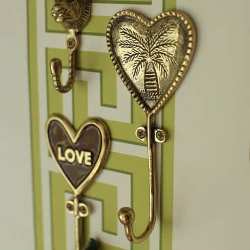 crochet en laiton love doing goods